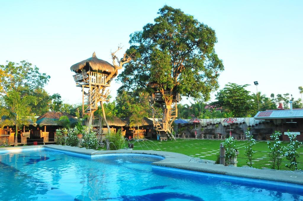 Grand Octagon Resort Laoag Buitenkant foto