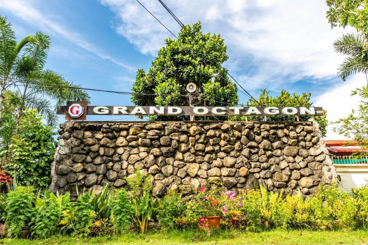 Grand Octagon Resort Laoag Buitenkant foto